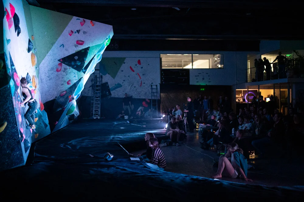 Climbing competition atmosphere